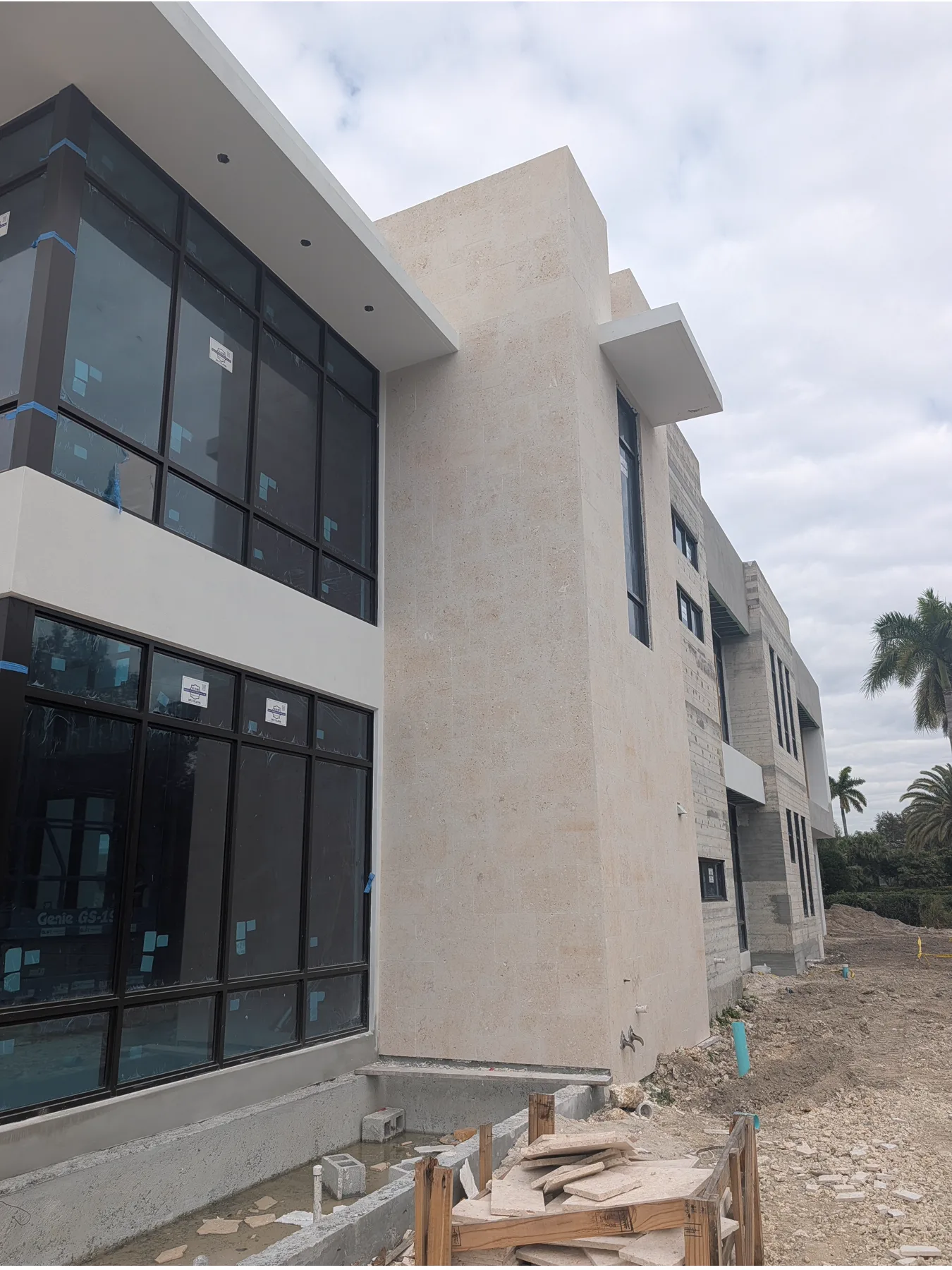 Coral stone wrapping a corner elevation of a Pinecrest residence