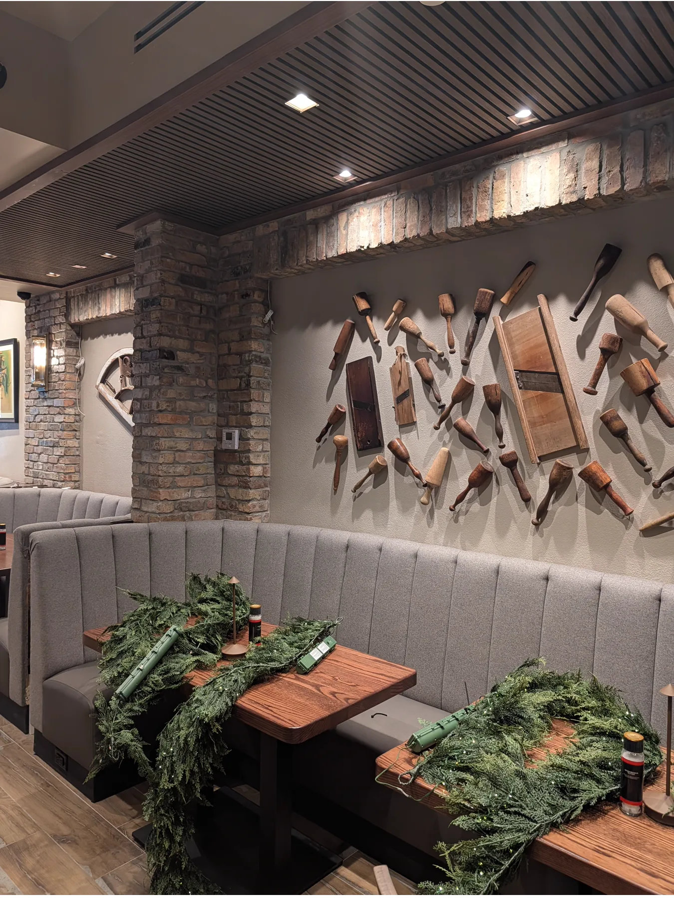 Old Chicago brick columns and lintels in the Sergio’s Pinecrest dining room