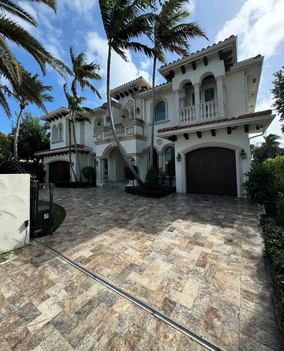 Modern porcelain pool deck