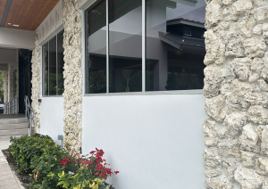 Elegant stone wall at Delray Beach Club, a showcase of Driveway & Paver Solutions' expertise in stone craftsmanship.